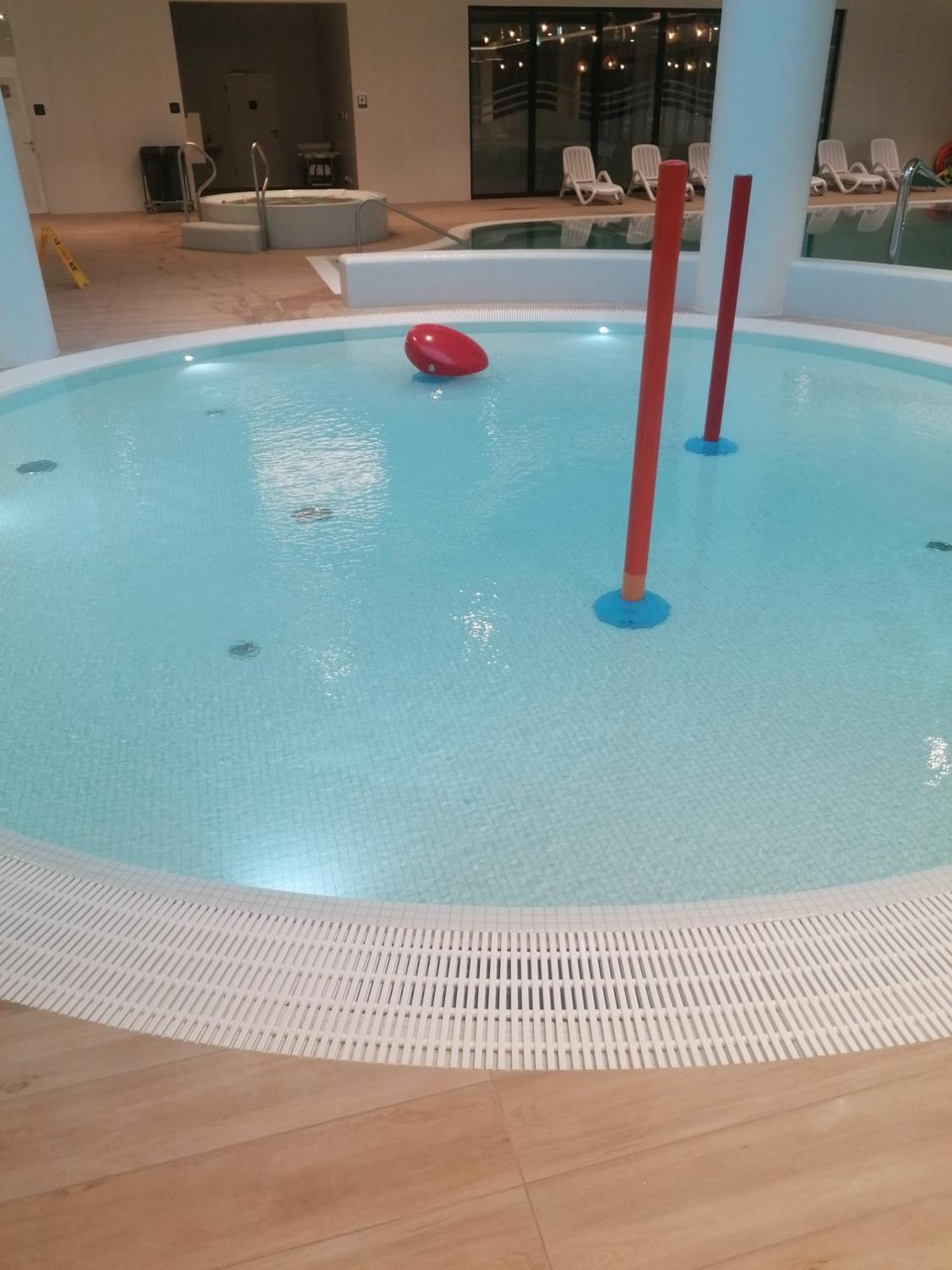 פוביירובו Pinea Apartament Z Widokiem Na Morze Z Basenem I Spa Przy Plazy מראה חיצוני תמונה