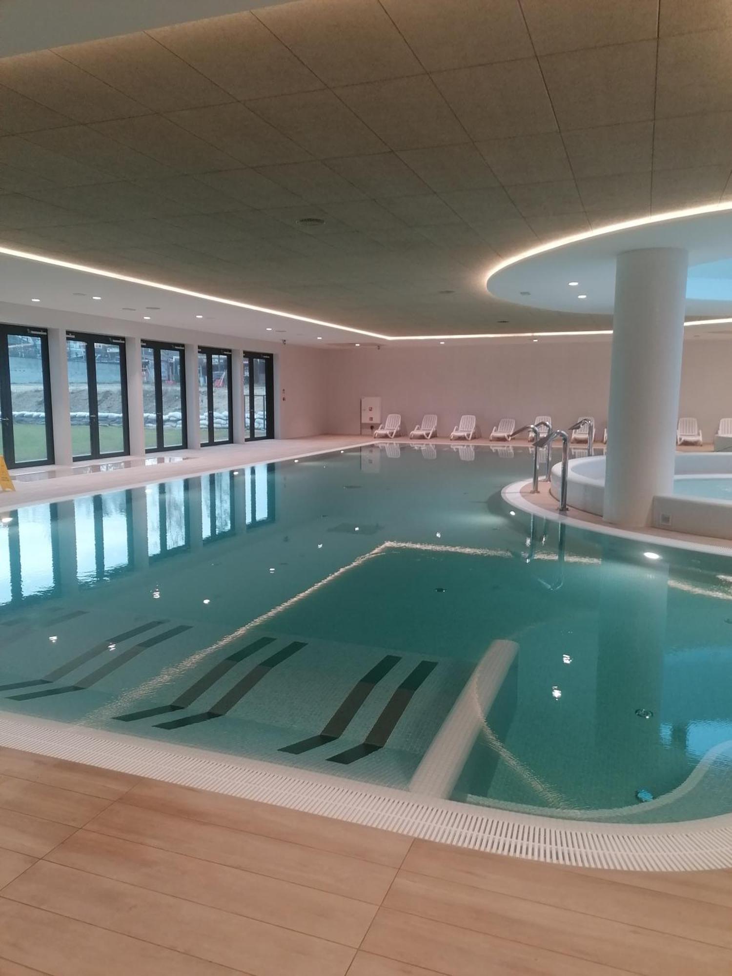 פוביירובו Pinea Apartament Z Widokiem Na Morze Z Basenem I Spa Przy Plazy מראה חיצוני תמונה